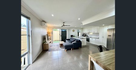 FULLY FURNISHED, HIGH END EXECUTIVE TOWNHOUSE - Photo 2