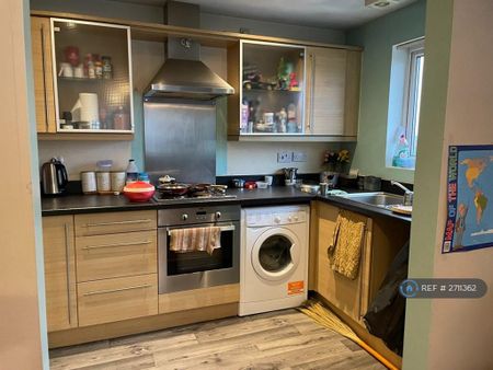 2 bedroom flat to rent - Photo 2