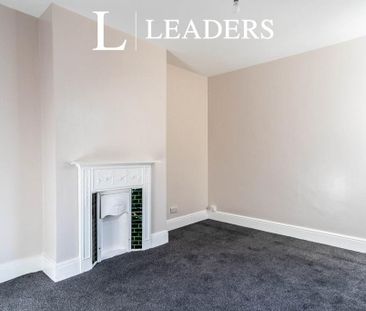 3 bedroom flat to rent - Photo 4