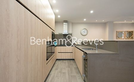 3 Bedroom flat to rent in Lyndhurst Road, Hampstead, NW3 - Photo 2