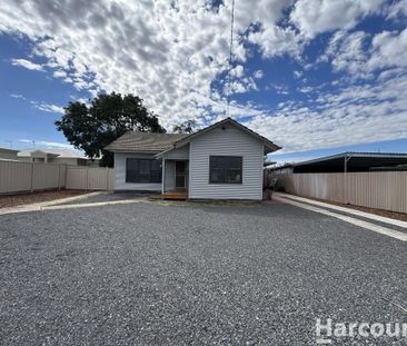 3 bedroom home close to Wimmera River - Photo 5