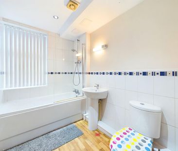 1 bedroom Flat To Let - Photo 3
