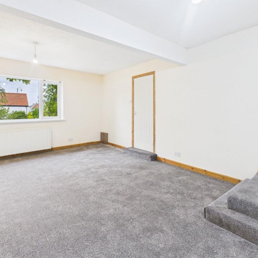 2 bedroom Flat To Let - Photo 1