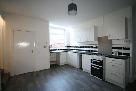 3 bedroom terraced house to rent - Photo 3