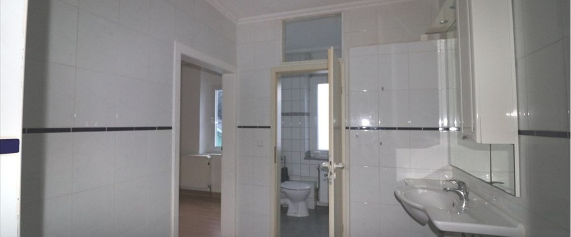 ++ STADTWOHNEN – 2 Zimmer, 2. Etage, Altbau-Whg., nahe Klinikum und FH! - Foto 1