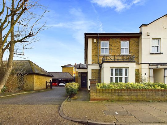 Beauchamp Road, Twickenham - 3 bedrooms Property for lettings - Chasebuchanan - Photo 1