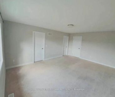 Condo Townhouse For Lease | N9261620 - Photo 2