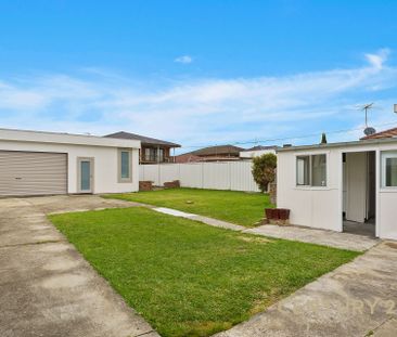 Renovated Three Bedroom Home - Photo 4