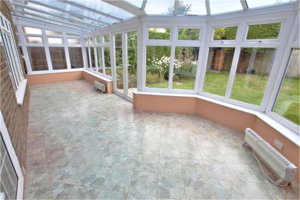 Arethusa Way, Woking - 4 bedrooms Property for lettings - Seymours - Photo 1