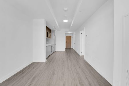 For Lease - 2300 St Clair Avenue Unit# 811, Toronto, Ontario - Photo 4