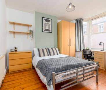 Norfolk Street Room 2 - Photo 4