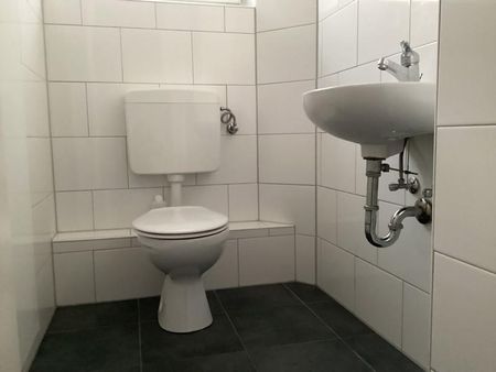 Geräumige 4-Zimmer-Wohnung in Uni Nähe - Photo 2