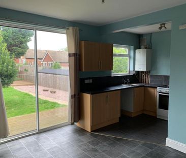 3 bedroom semi-detached house to rent - Photo 3