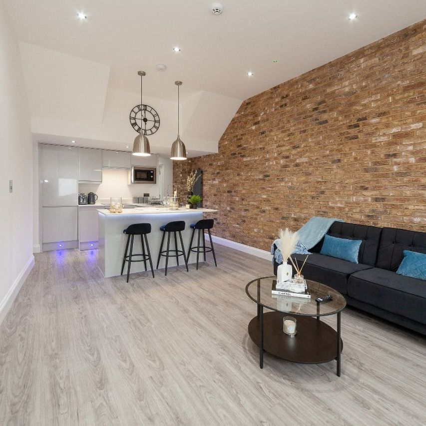 1 Bed Flat, Wandsworth High Street, SW18 - Photo 1