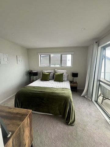 Lovely townhouse with a spacious backyard - Photo 5