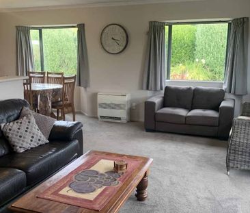 Winter Rental: Warm, Welcoming & Ideally Located! - Photo 1