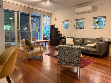 Fabulous Fully Furnished Garden Apartment In Ideal Location - Photo 3