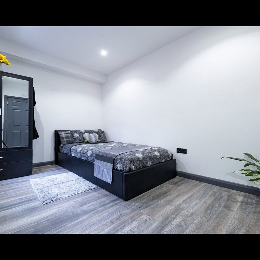 Room in a Shared House, Lentmead Road, BR1 - Photo 1