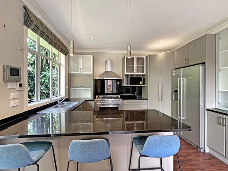 Spacious Home in Three Kings - Photo 4