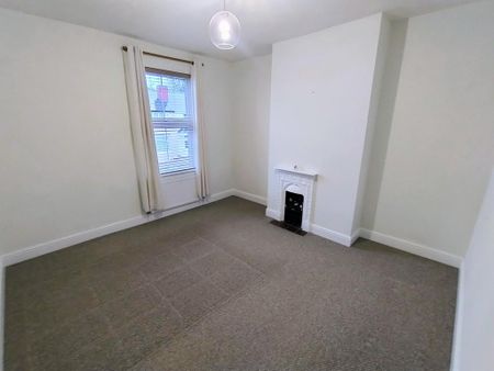 2 bedroom end of terrace house to rent - Photo 5