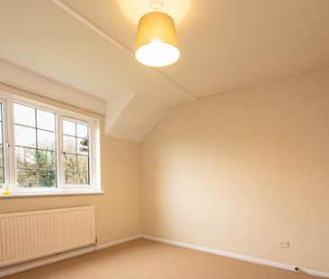 2 bedroom end of terrace house to rent - Photo 2