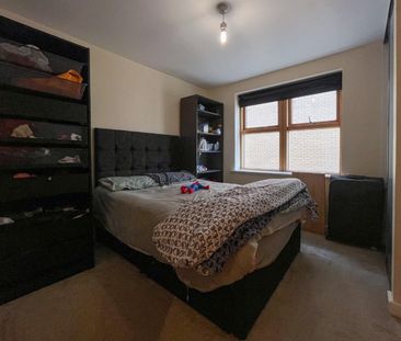 2 bedroom Flat To Let - Photo 3