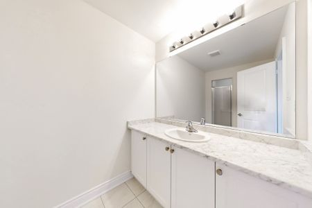 For Lease - 40 Tennant Circle, Vaughan, Ontario - Photo 3