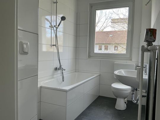 2-Zimmer-Wohnung mit Balkon im Zentrum des Stadtteils - Photo 1