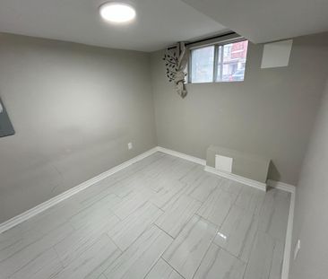 For Lease - 879 Lansdowne Avenue, Toronto, Ontario - Photo 6