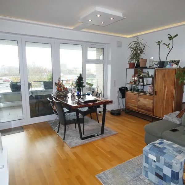 Moderne 2-Zimmer-Wohnung mit großer Sonnenloggia, Aufzug und Rheinblick - Photo 1