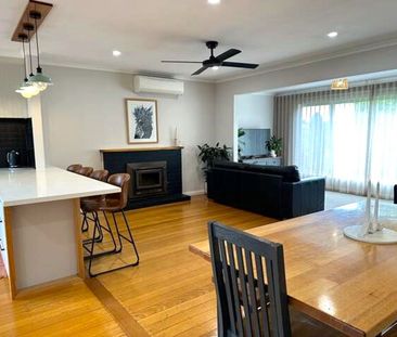 COSY FAMILY HOME PACKED WITH FEATURES! - Photo 5