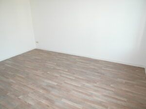 Jößnitzer Str. 141, Wohnung 2 ~~~ Einbauküche, Tageslichtbad mit Wanne und Dusche, Keller - Photo 4