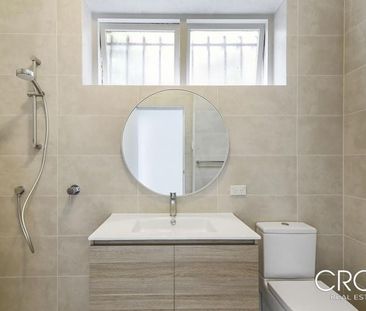 Executive Style Living With Captivating Panoramic Views - Photo 5