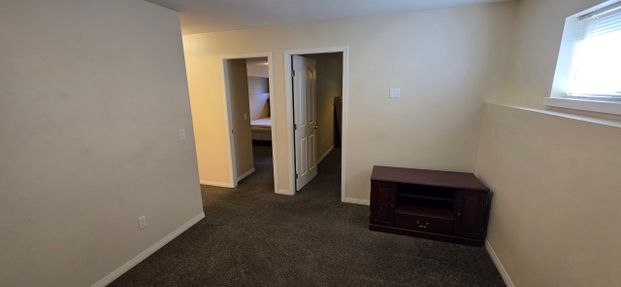 Lower 3 bedroom 2 bath unit - Photo 1