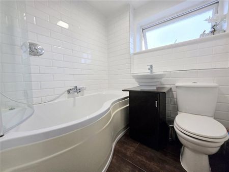 3 bedroom terraced house to rent - Photo 5