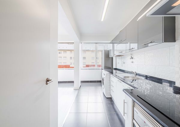 APARTAMENTO T4 EM ALFRAGIDE MOBILADO