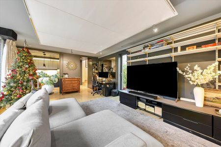 A contemporary mews house with a private roof terrace. - Photo 3