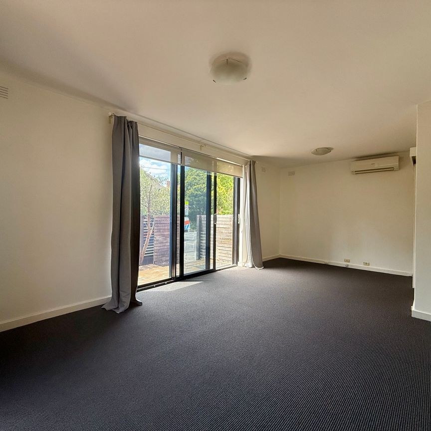 1/92 Glen Huntly Road ELWOOD - Photo 1