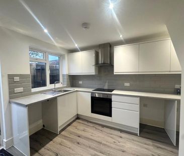 2 bedroom semi-detached house to rent - Photo 4