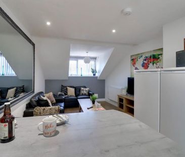 1 bedroom in a flat share to rent - Photo 1
