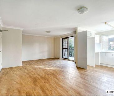 Stylish Updated Apartment - Walking distance to Toowong Village - Photo 6