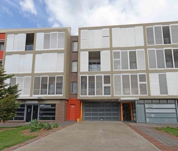 Spacious & Modern Two Bedroom Apartment - Photo 4