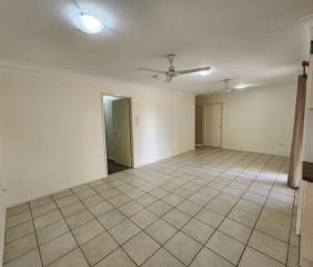 Charming Family Home in the Heart of Kirwan - Photo 4