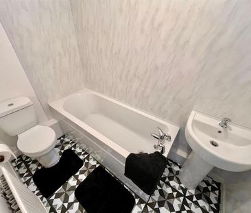 2 bedroom semi-detached house to rent - Photo 6