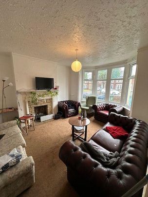 6 bedroom semi-detached house to rent - Photo 1