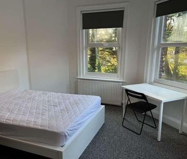 Bedroom First Floor Flat In Meyrick, BH3 - Photo 5