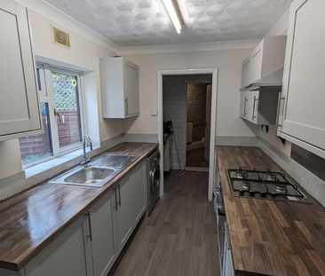 3 bedroom apartment to rent - Photo 4