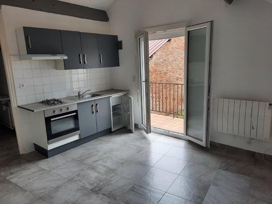 Studio entièrement rénové avec balcon et parking - Photo 1