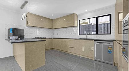 Spacious 4-Bedroom Stand Alone House for Rent in Manurewa – $875 per Week - Photo 3