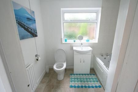 1 bedroom in a house share to rent - Photo 5